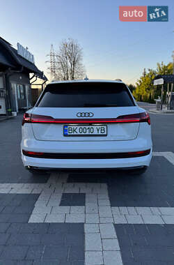 Внедорожник / Кроссовер Audi e-tron 2020 в 