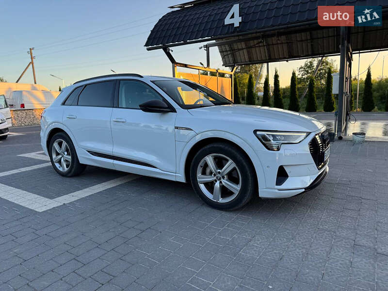 Позашляховик / Кросовер Audi e-tron 2020 в Почаєві