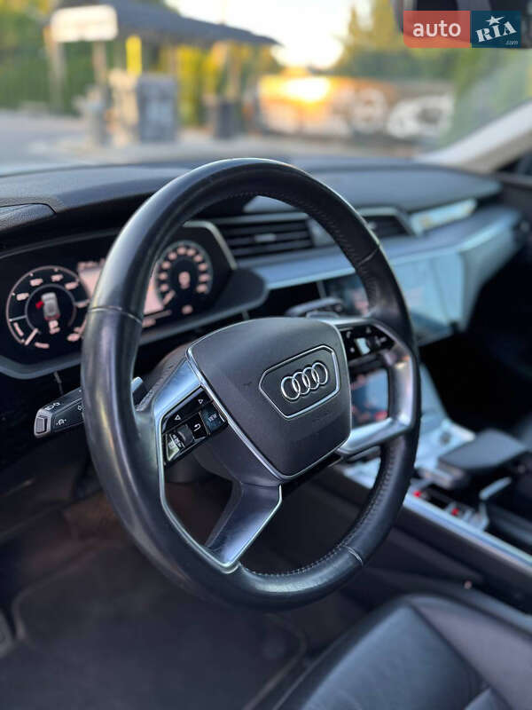 Позашляховик / Кросовер Audi e-tron 2020 в Почаєві