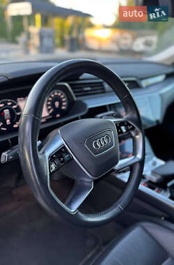 Внедорожник / Кроссовер Audi e-tron 2020 в 