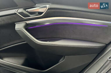 Позашляховик / Кросовер Audi e-tron 2020 в 