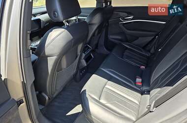 Внедорожник / Кроссовер Audi e-tron 2019 в 