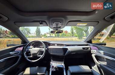 Внедорожник / Кроссовер Audi e-tron 2019 в 