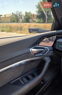 Внедорожник / Кроссовер Audi e-tron 2019 в 