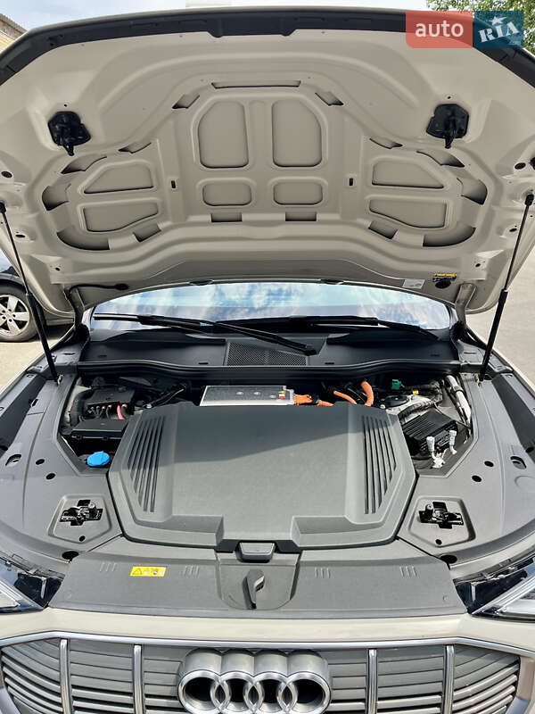 Внедорожник / Кроссовер Audi e-tron 2020 в Киеве