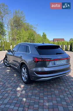 Позашляховик / Кросовер Audi e-tron 2019 в 