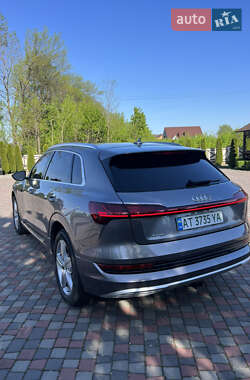 Позашляховик / Кросовер Audi e-tron 2019 в 