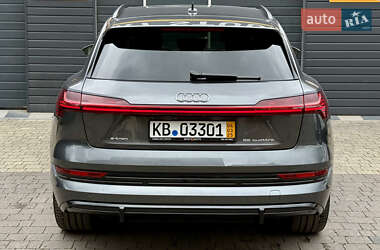 Позашляховик / Кросовер Audi e-tron 2021 в 