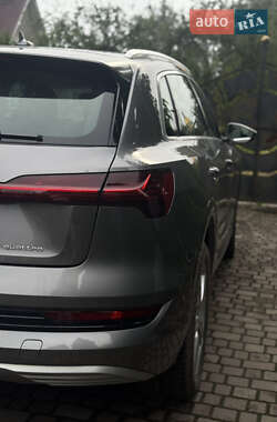 Внедорожник / Кроссовер Audi e-tron 2020 в 