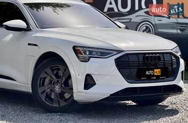 Позашляховик / Кросовер Audi e-tron 2022 в 