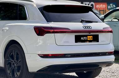 Позашляховик / Кросовер Audi e-tron 2022 в 