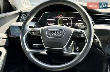 Позашляховик / Кросовер Audi e-tron 2022 в 