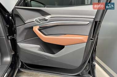 Внедорожник / Кроссовер Audi e-tron 2020 в 