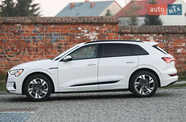 Внедорожник / Кроссовер Audi e-tron 2022 в 