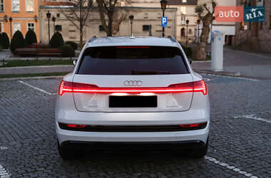 Внедорожник / Кроссовер Audi e-tron 2022 в 