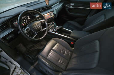 Внедорожник / Кроссовер Audi e-tron 2022 в 