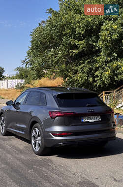 Внедорожник / Кроссовер Audi e-tron 2019 в 