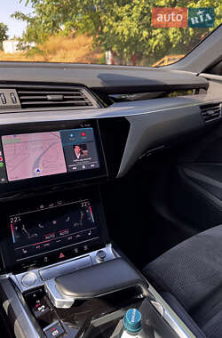 Внедорожник / Кроссовер Audi e-tron 2019 в 