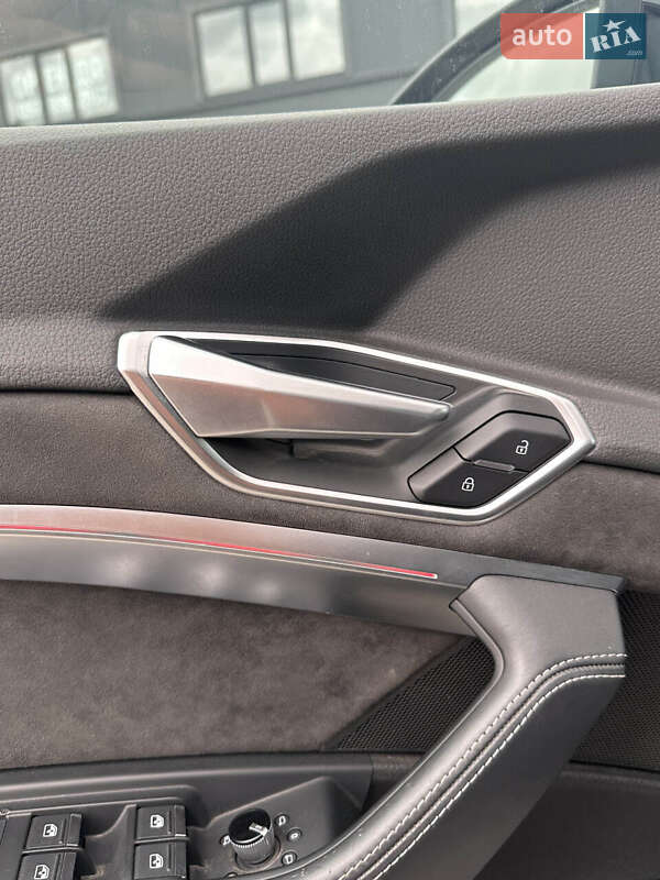Позашляховик / Кросовер Audi e-tron 2020 в Білогородці