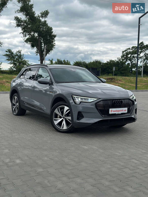 Позашляховик / Кросовер Audi e-tron 2020 в Білогородці
