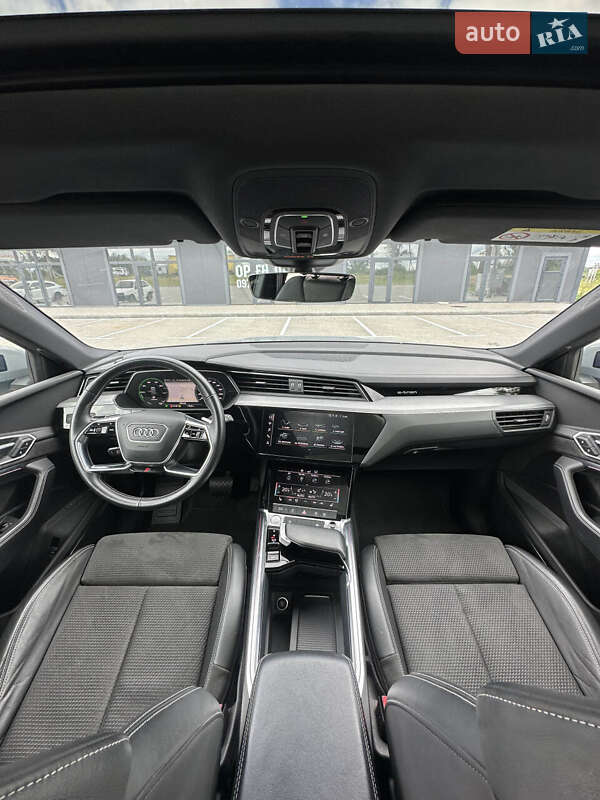 Позашляховик / Кросовер Audi e-tron 2020 в Білогородці