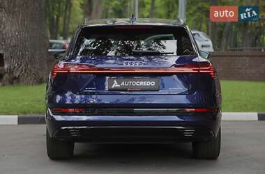 Внедорожник / Кроссовер Audi e-tron 2022 в 