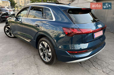 Внедорожник / Кроссовер Audi e-tron 2020 в 