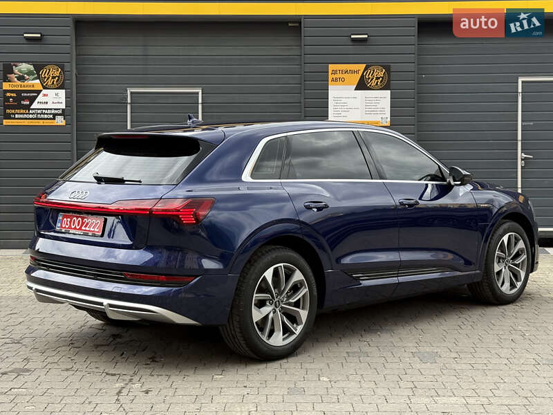 Позашляховик / Кросовер Audi e-tron 2022 в Мукачевому