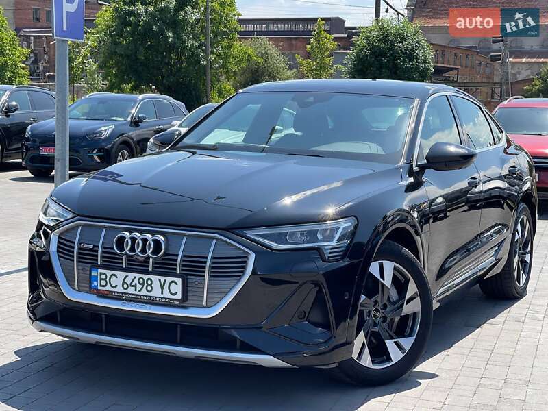 Позашляховик / Кросовер Audi e-tron 2021 в 