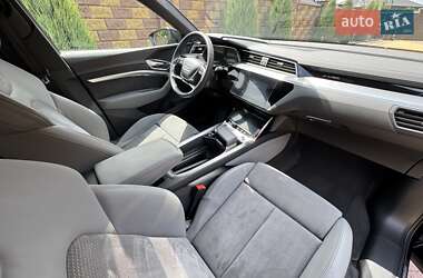 Позашляховик / Кросовер Audi e-tron 2021 в 