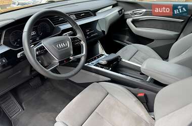 Позашляховик / Кросовер Audi e-tron 2021 в 