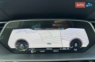 Позашляховик / Кросовер Audi e-tron 2021 в 