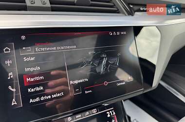 Позашляховик / Кросовер Audi e-tron 2021 в 