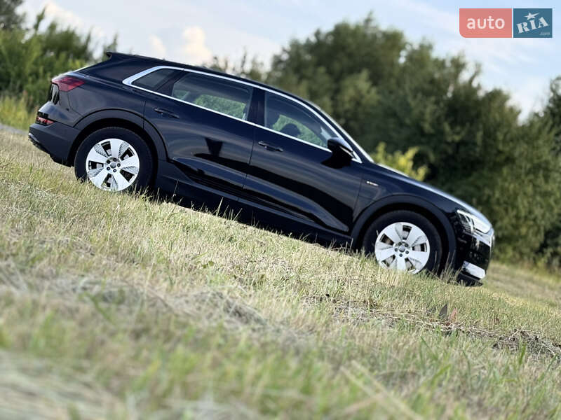 Позашляховик / Кросовер Audi e-tron 2019 в Козятині