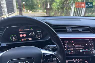 Позашляховик / Кросовер Audi e-tron 2019 в 