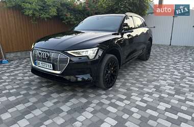 Позашляховик / Кросовер Audi e-tron 2019 в 