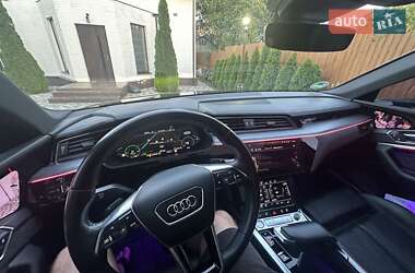 Позашляховик / Кросовер Audi e-tron 2019 в 