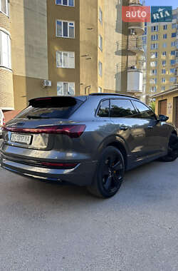 Внедорожник / Кроссовер Audi e-tron 2019 в 