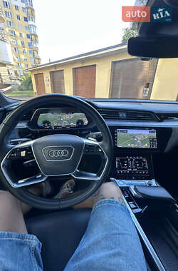Внедорожник / Кроссовер Audi e-tron 2019 в 