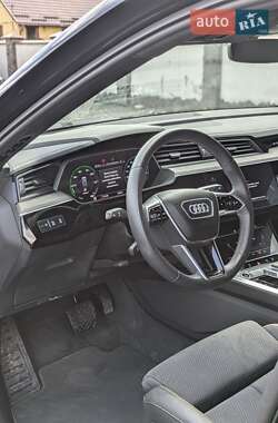 Внедорожник / Кроссовер Audi e-tron 2022 в 