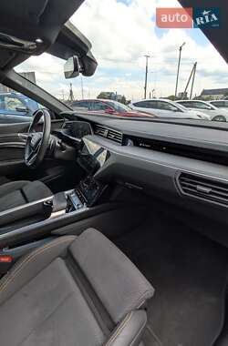 Внедорожник / Кроссовер Audi e-tron 2022 в 