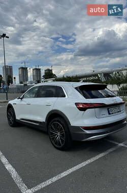 Внедорожник / Кроссовер Audi e-tron 2019 в 