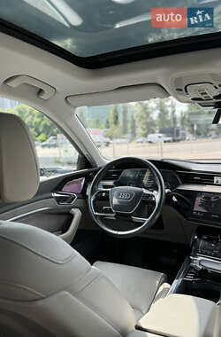 Внедорожник / Кроссовер Audi e-tron 2019 в 