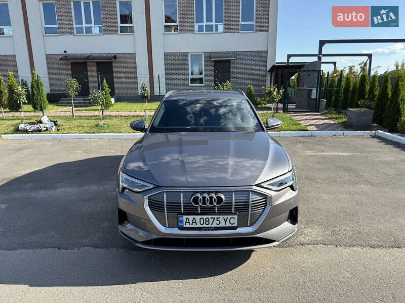 Внедорожник / Кроссовер Audi e-tron 2020 в 