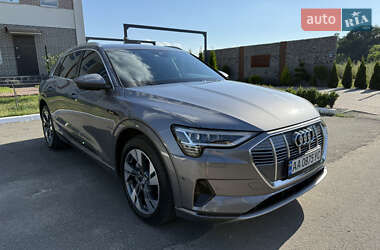 Внедорожник / Кроссовер Audi e-tron 2020 в 