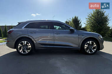 Внедорожник / Кроссовер Audi e-tron 2020 в 