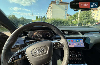 Внедорожник / Кроссовер Audi e-tron 2020 в 