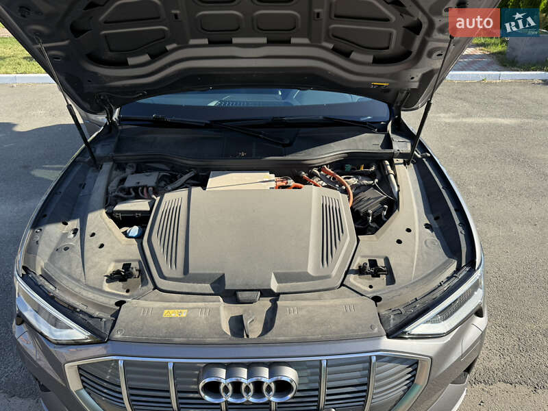Позашляховик / Кросовер Audi e-tron 2020 в Києві
