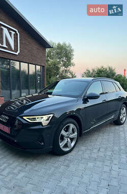 Внедорожник / Кроссовер Audi e-tron 2020 в 