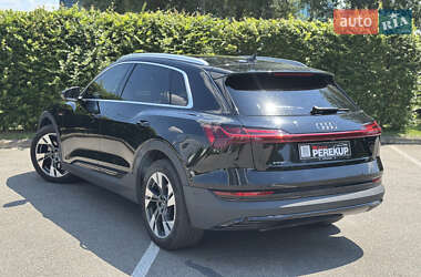 Позашляховик / Кросовер Audi e-tron 2021 в 